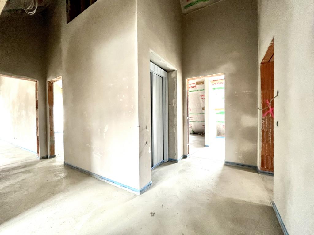 Flur Rohbau Dachgeschosswohnung in Obermenzing