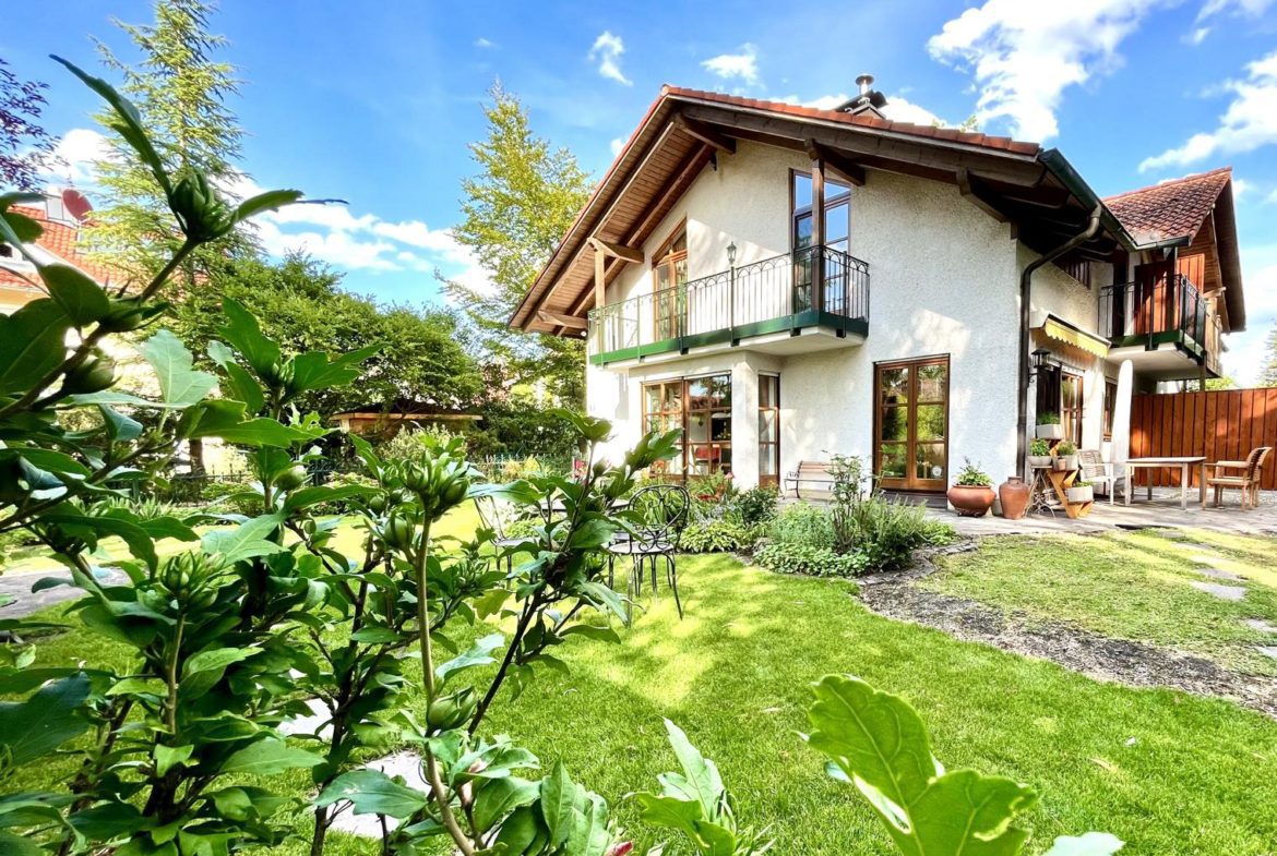 Doppelhaushälfte in Eichenau Garten