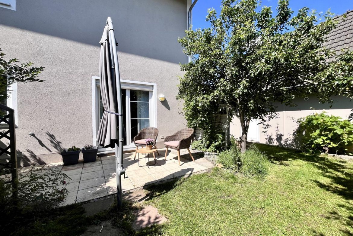 Außenansicht Haus Moorenweis Garten