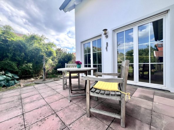 Außenansicht Zweifamilienhaus in Geltendorf Terrasse