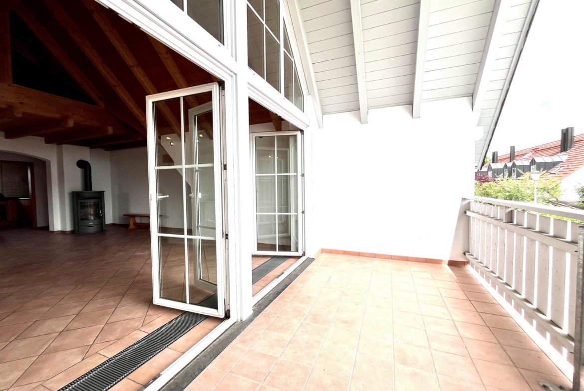 Zweifamilienhaus in Geltendorf Balkon DG Wohnung