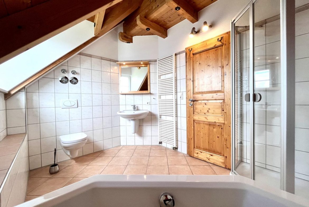 Zweifamilienhaus in Geltendorf Bad DG Wohnung