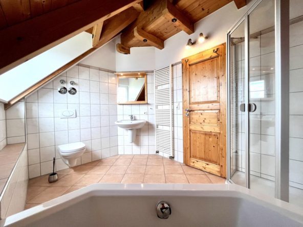 Zweifamilienhaus in Geltendorf Bad DG Wohnung