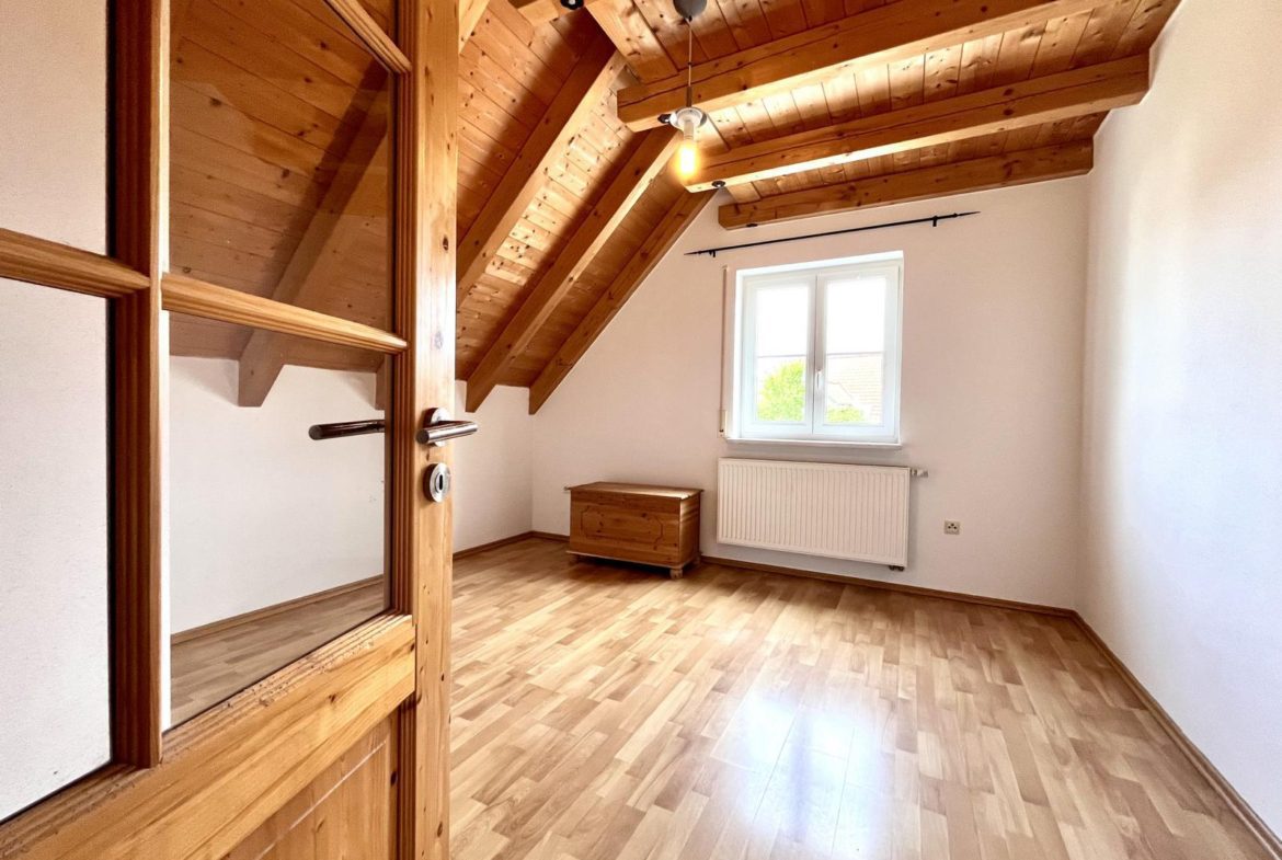 Zweifamilienhaus in Geltendorf Zimmer DG Wohnung