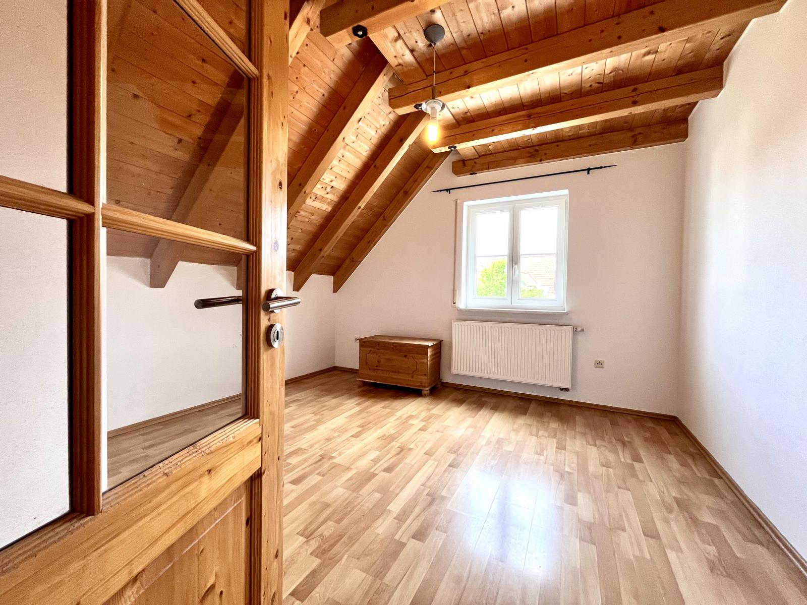 Zweifamilienhaus in Geltendorf Zimmer DG Wohnung