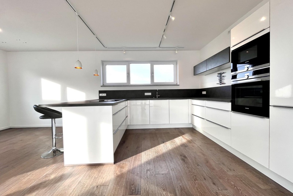 Innenansicht Gewerbeobjekt in Igling Rückgebäude Küche