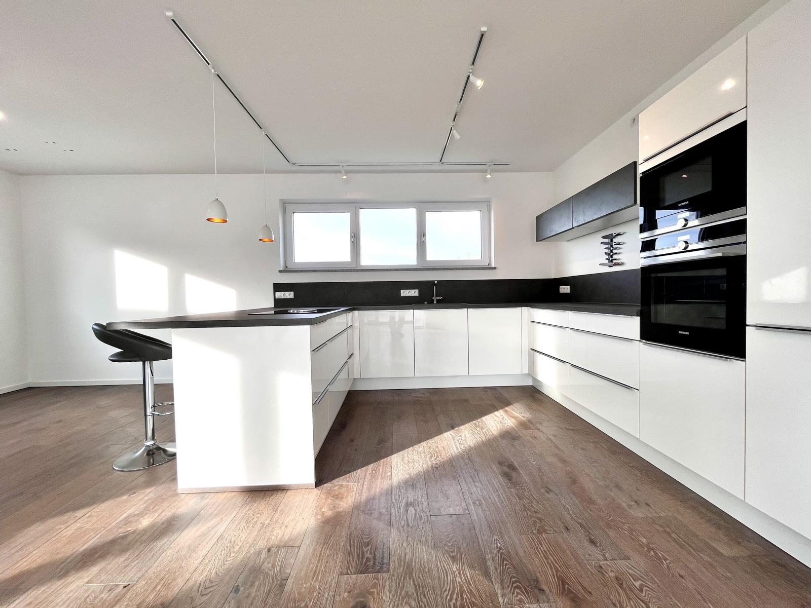 Innenansicht Gewerbeobjekt in Igling Rückgebäude Küche