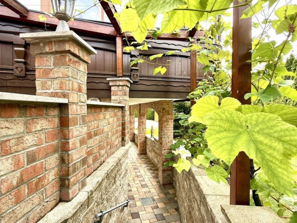 auch die Außenanlagen sind wertig errichtet