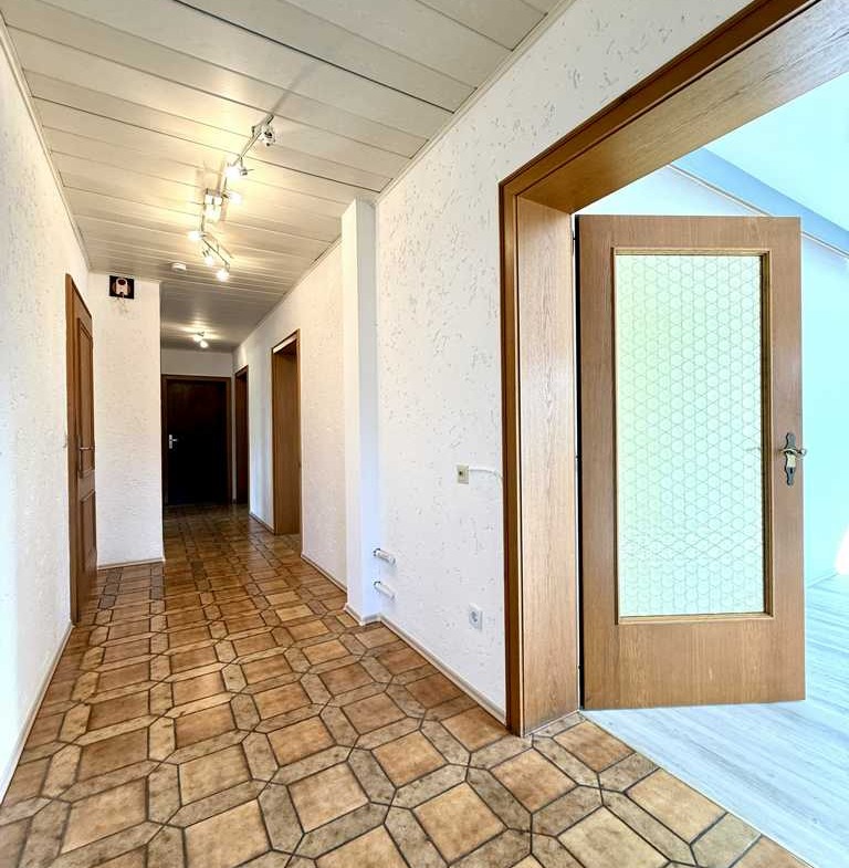 Flur 3,5 Zimmer Wohnung in Walleshausen