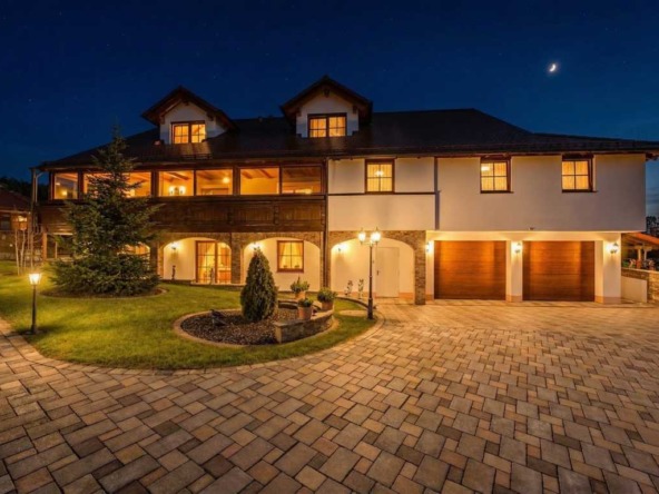 Landhausvilla Nachtaufnahme